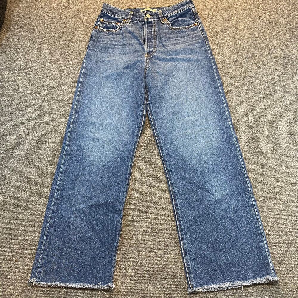 Levi's Straight Leg Ankle Jeans in Medium Blue Wash